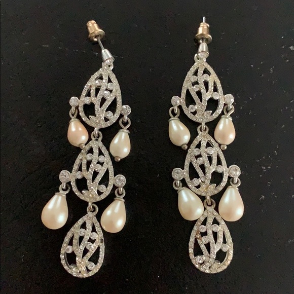 Jewelry - Crystal and pearl dangle earrings